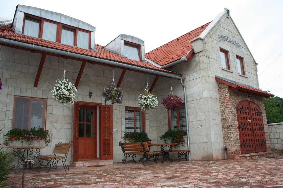 Borgaleria Hotel Tokaj Exterior photo
